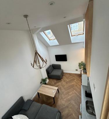Ravensbury House | The garden house - the tiny house experience