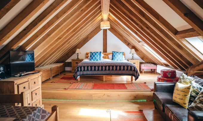 Eaton Mascott Cottage | THE GARDEN ROOM ,RYTON GRANGE - sleeps 2 guests in 1 bedroom