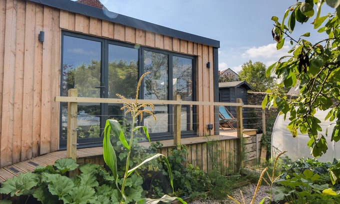 Colyton Cottage | THE GARDEN STUDIO, family friendly, with a garden in Colyton