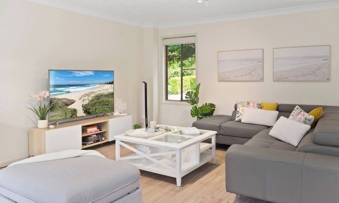 Wollongong West House | The Garden Townhome - heart of Wollongong