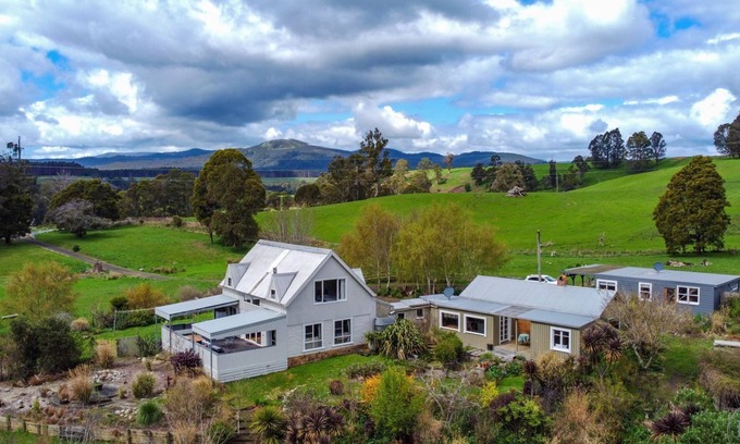 Branxholm Apartment | The Gardener's Cottage on Warrentinna