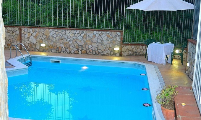 Naples Apartment | the gardens of capodimonte with swimming pool and wi-fi