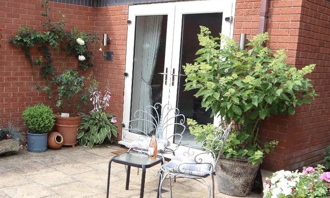 Newark House | The Gardens Room