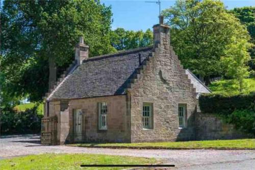 Kirknewton Villa | The Gate House - 3 Bed & Parking