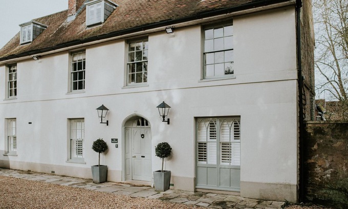 Wimborne House | The Gate House - A handsome country house located on the Dean’s Court Estate.