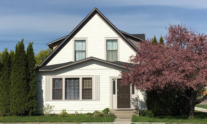 Burley Apartment | The Gate House in Burley Suite #4