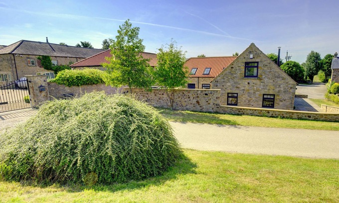 Richmond House | THE GATE HOUSE, pet friendly, character holiday cottage in Barton