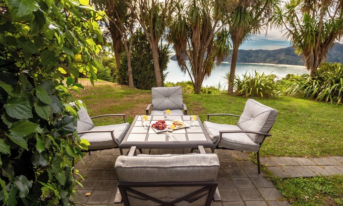 Tata Beach House | The Gatehouse - Takaka Holiday Home