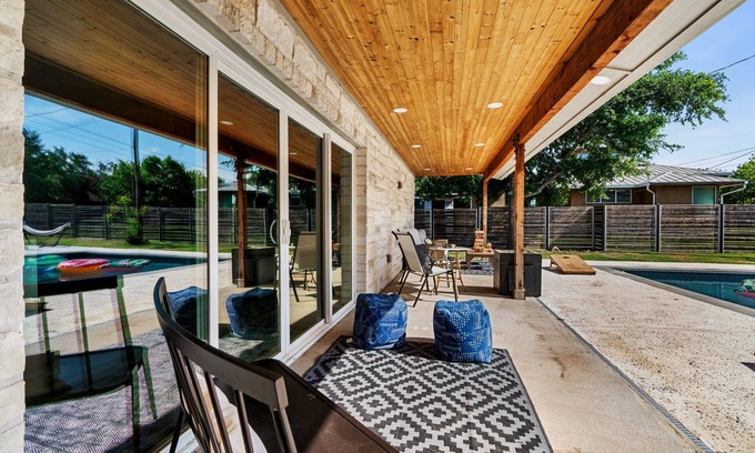 McNeil House | The Gateway 6BED 2 Houses GameRoom Pool