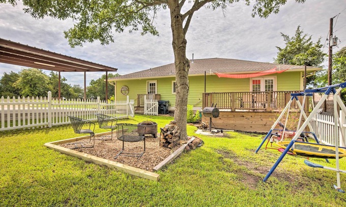 Brenham House | 'The Gathering Place' Brenham Home on 6 Acres
