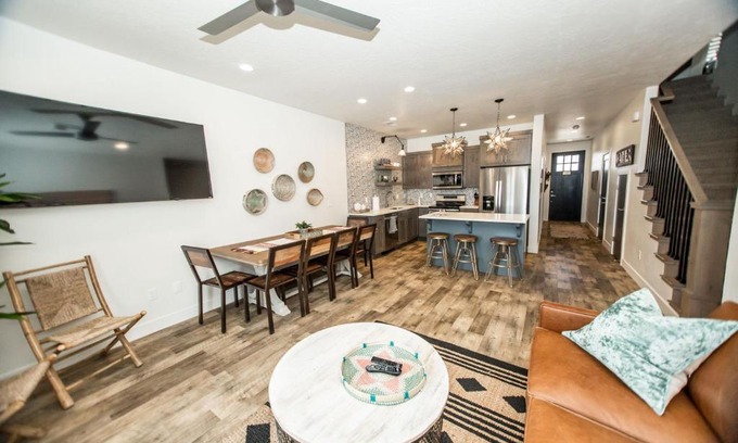 Washington Fields Apartment | The Gathering Place by Freedom Vacation Rentals
