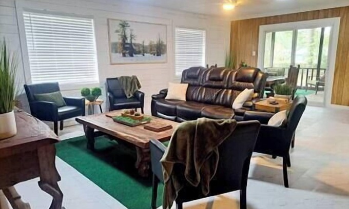 Karnack House | The Gator Den at Caddo Lake/Big Lake