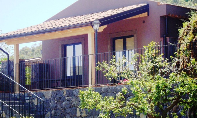 Viagrande House | THE GELSO DIETROSERRA - relaxation -CIR 19087053C206068 - CIN IT087053C2859U5WN9