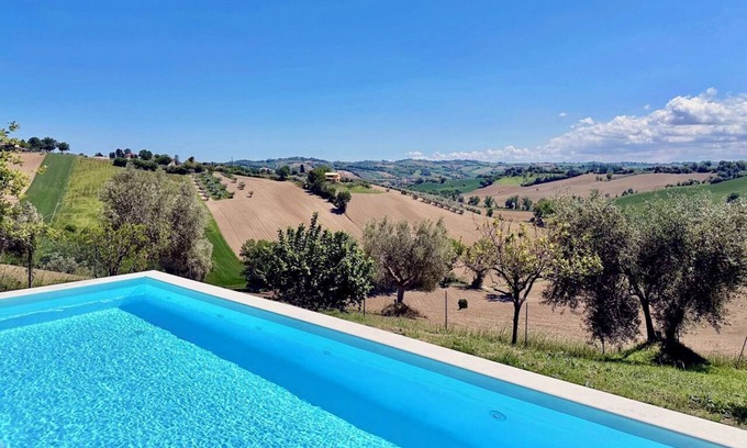 Bettolelle Apartment | the Gelso in historic villa with pool in Senigallia