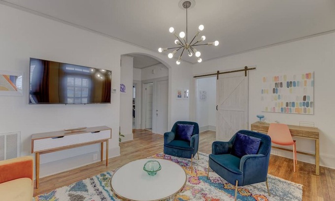 Columbia Apartment | The Gem of Bull Street Downstairs DT Apartment