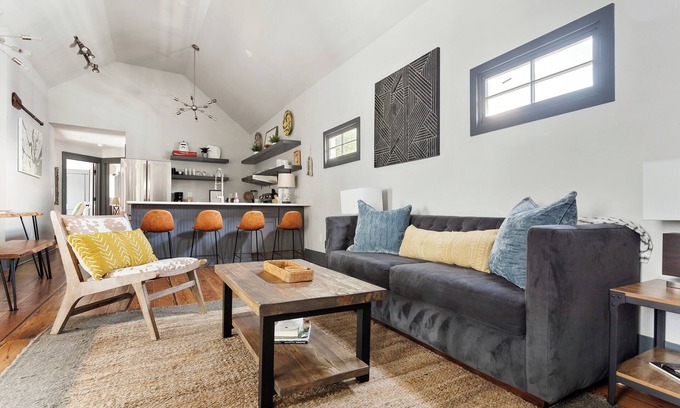 Radcliffeborough Apartment | The Gemstone Suites | Only 2 Blocks to King!