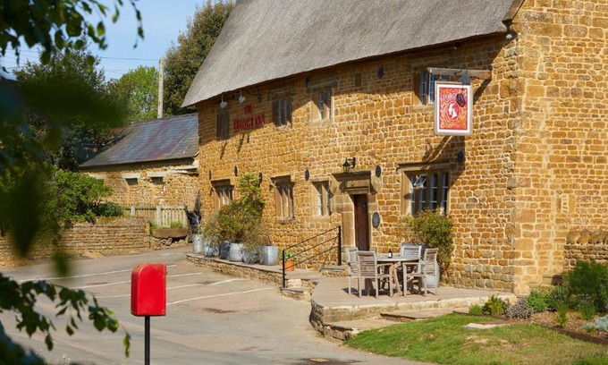 Banbury Hotel | The George Inn