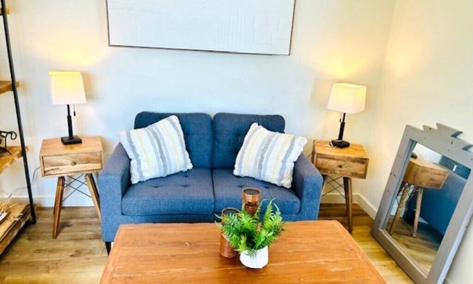 East Side Costa Mesa Condo | The Get-Away: Trendy Spot in Costa Mesa Located near Newport Beach