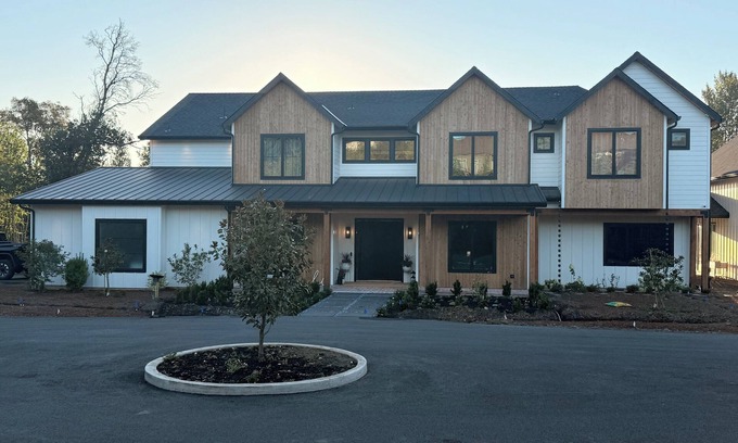 Sherwood - Tualatin South House | The Getaway! 20 acres, Sauna, Theater, Game Rm, Sports Ct, Turf, Outdoor Kitchen