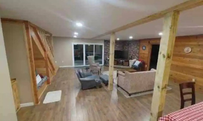 Alger Cabin | The Getaway Cabin W/Indoor hot tub and sauna.n