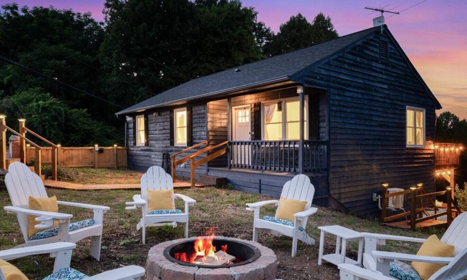Burnt Chimney House | The Getaway Lodge near Roanoke/Bedford/Lynchburg