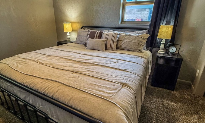 Seiling House | The Gifted Stay @ Seiling - 3BR/2BA In The Heart of Western Oklahoma!