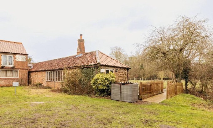 Pentney House | The Gig House - relaxing countryside spa break