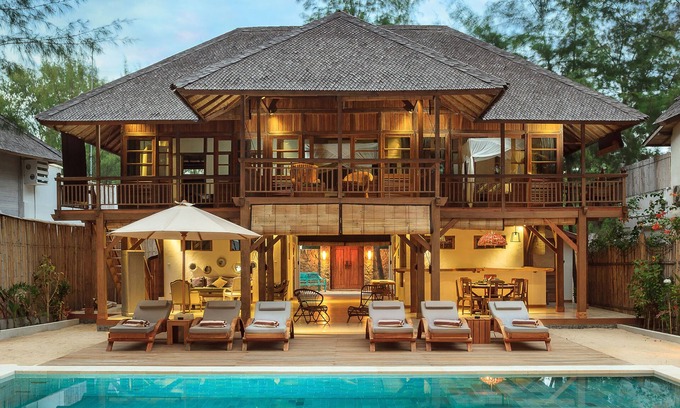 Gili Trawangan Villa | The Gili Beach Resort, 4 Bedrooms Villa Gili Trawangan - Beach Front