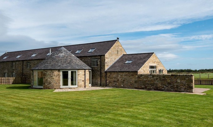 Matfen Cottage | THE GINGAN & THE GRANARY - 6 miles from Corbridge, sleeping 12
