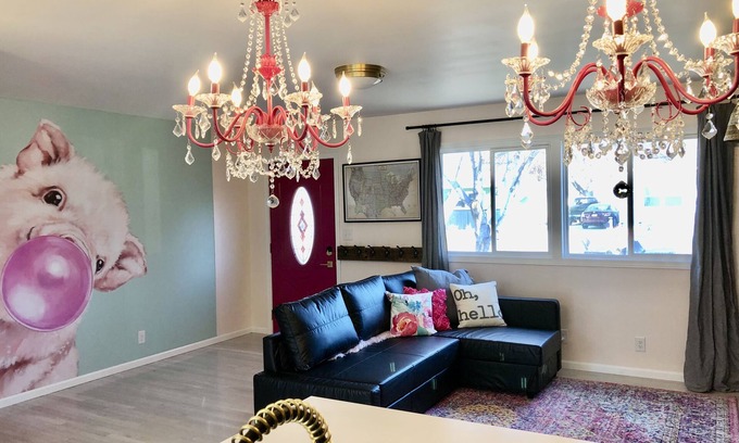 Lincoln House | The Girlfriend Getaway - Centrally Located-Keyless Entry