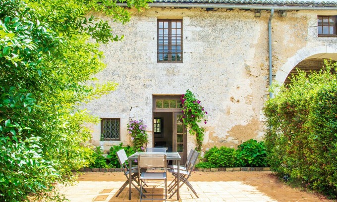 Beruges House | The Gîte of the Abbaye du Pin