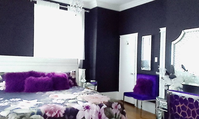 Cobourg Apartment | The Glamour Suite at Lakehurst