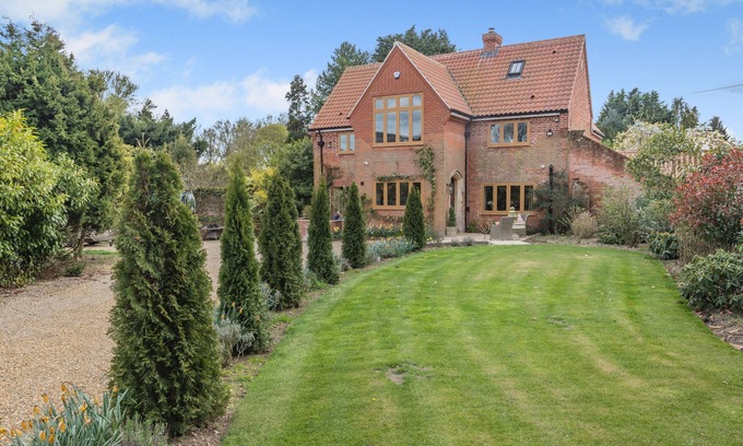 Reepham House | The Glebe House - Four Bedroom House, Sleeps 8