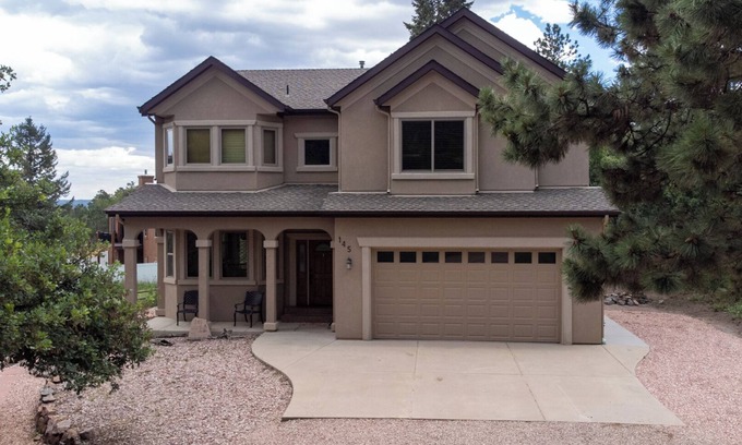 Palmer Lake House | The Glen House, a lovely 4 bedroom home in Palmer Lake, with hot tub, and views!