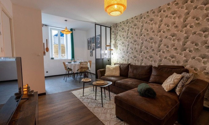 Thouars Apartment | The Globetrotter ~ City Centre ~ Terrace