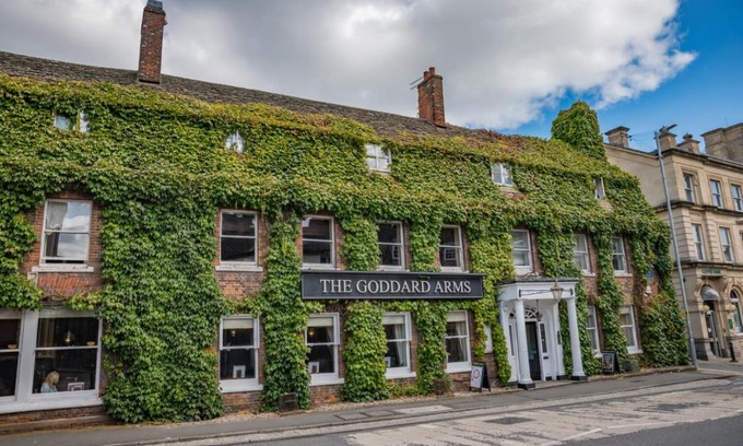 Swindon Hotel | The Goddard Arms