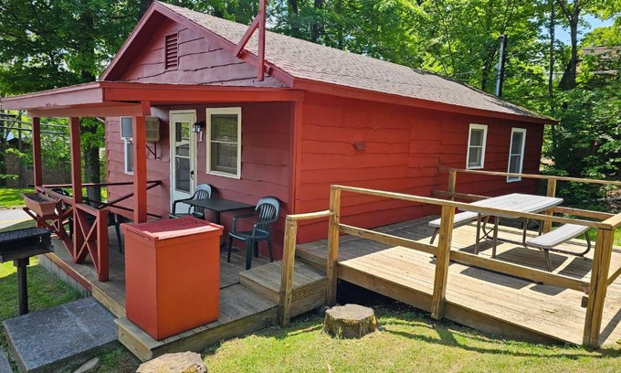 Lake George Cabin | The Gold Eagle