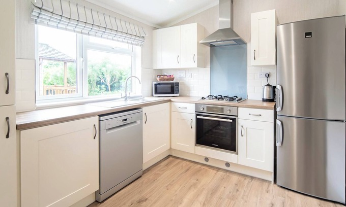 Hunstanton Ski Chalet | The Gold Lodge 5 offers luxury accommodation with quality furnishings and a lovely location.