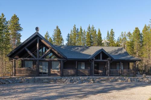 Valemount Villa | The Golden Eagle Cabin