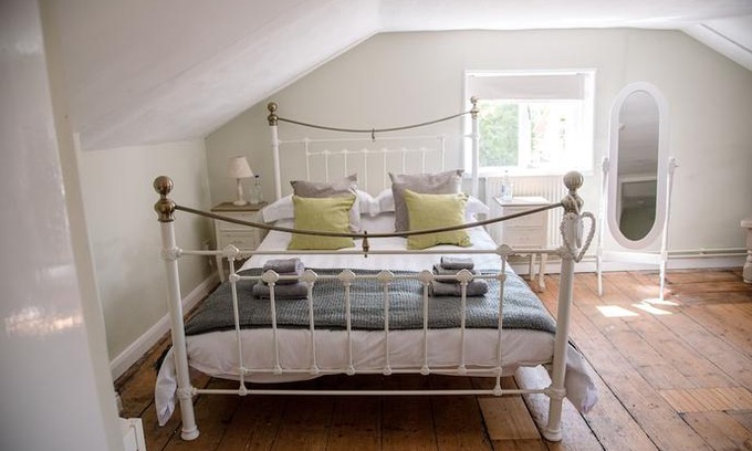 Snape Bed & Breakfast | the golden key