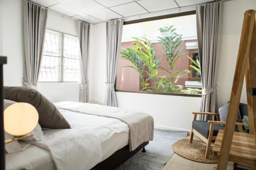 Lat Krabang Villa | The Golden Room - Suvarnabhumi
