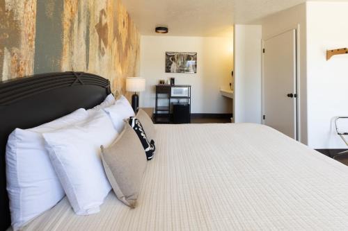 Panguitch Hotel | The Golden Spur Hotel