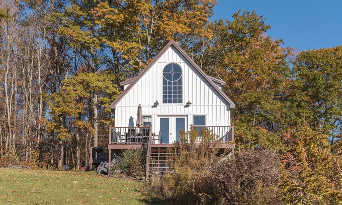 Bovina Center Ski Chalet | The Goldenrod Getaway