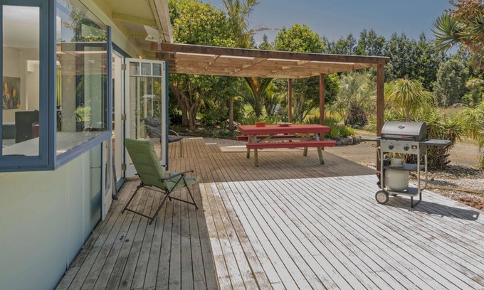 Hot Water Beach Cottage | THE GOOD EARTH BEACH HOUSE - HOT WATER BEACH HOLIDAY HOME in Hot Water Beach