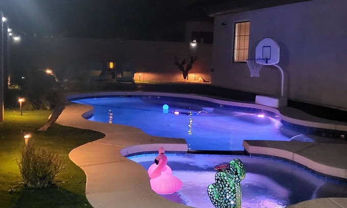 Palm Valley House | The Good Life in Goodyear.Pool.spa.Golf.Pool table minutes to ballfields/Stadium
