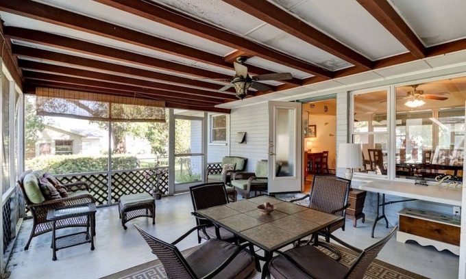 Kingston House | The Good Ole' Days, King Bed, Pet Friendly