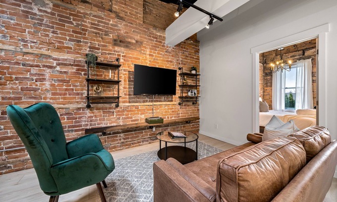 Belleville Apartment | The Goodman: Front Street Flats
