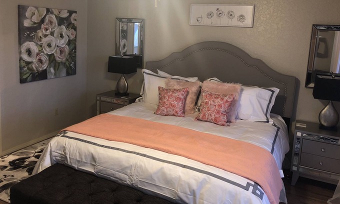 Edmond House | The Gorgeous Pinnacle Lane -Sleeps 8. This property is a MUST SEE!! Book Now!