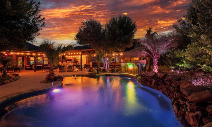 Weatherford House | The Gotti Ranch/Gameroom/Pool/Gym/Theater/Tiki bar/Mariokart/Hot tub/PS4
