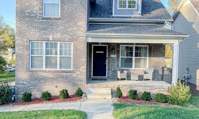 Clarksville House | THE GOVERNOR’S RETREAT Home Sweet Home Retreat Near Downtown Clarksville